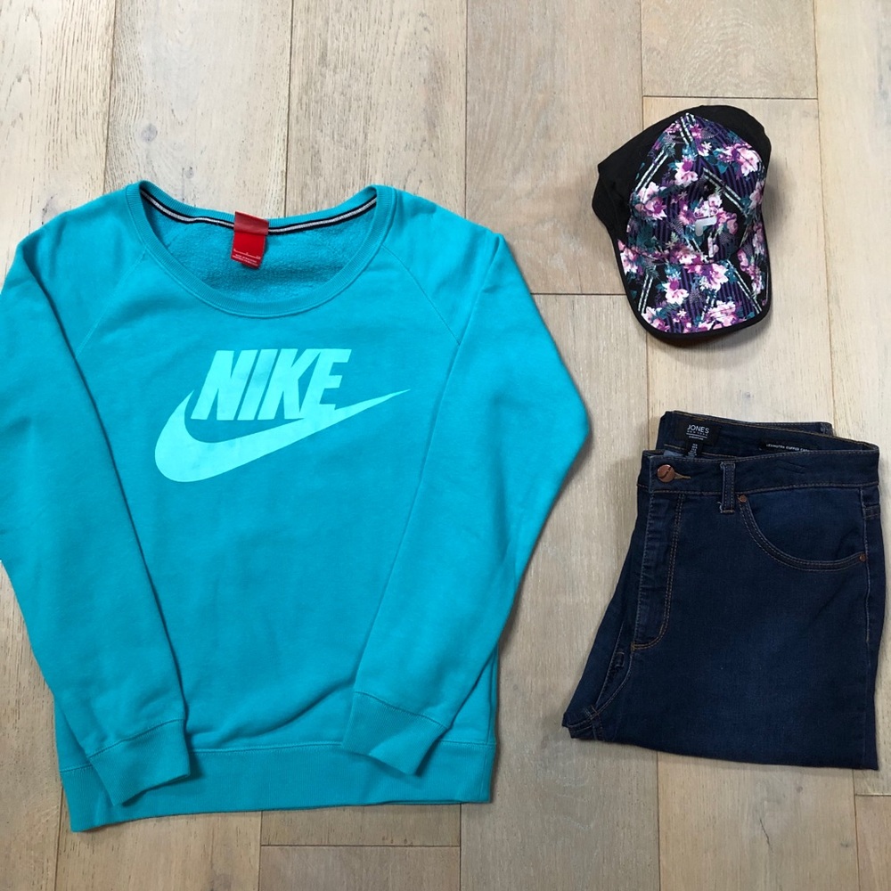 Nike • teal crewneck sweatshirt